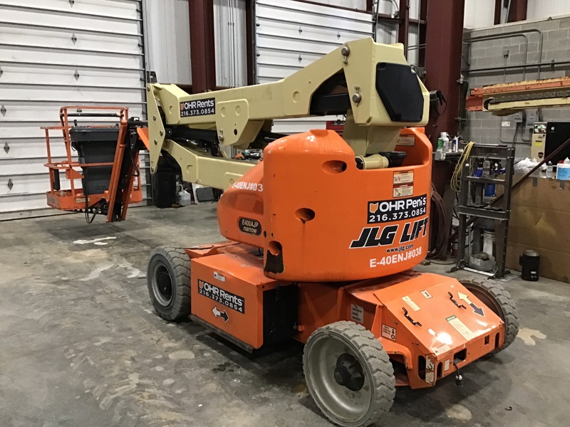 2017 JLG E400AJPN