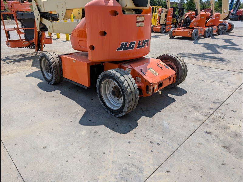 2016 JLG E450AJ