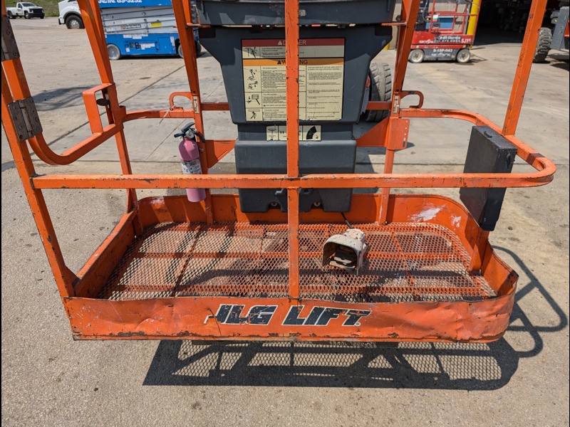 2016 JLG E450AJ