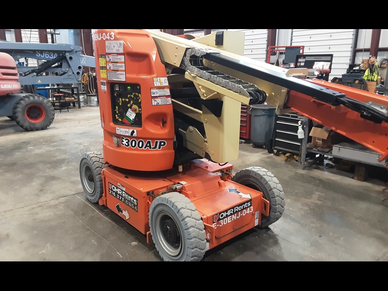 2014 JLG E300AJP