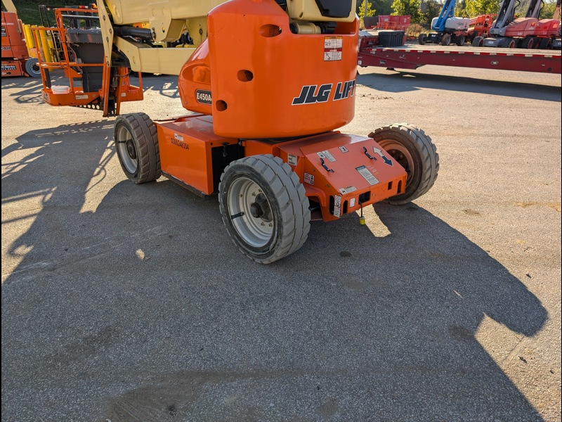 2018 JLG E450AJ