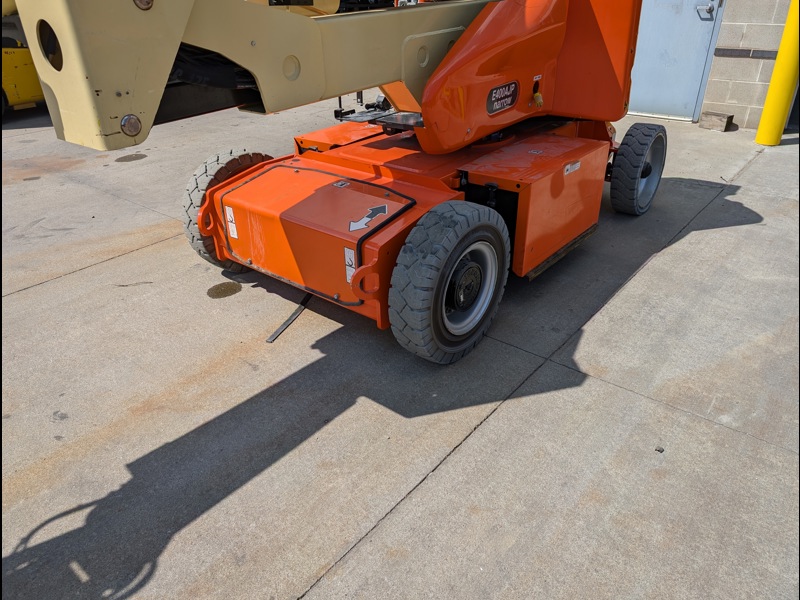 2017 JLG E400AJPN