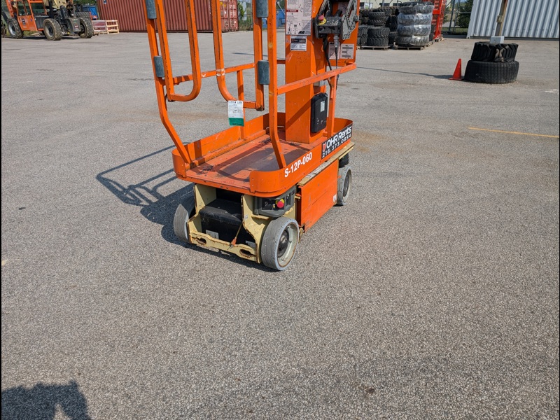 2013 JLG 1230ES