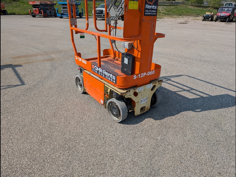 2013 JLG 1230ES