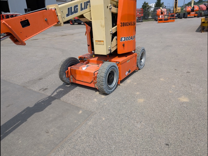 2018 JLG E300AJP