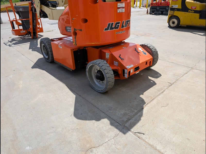 2017 JLG E400AJPN