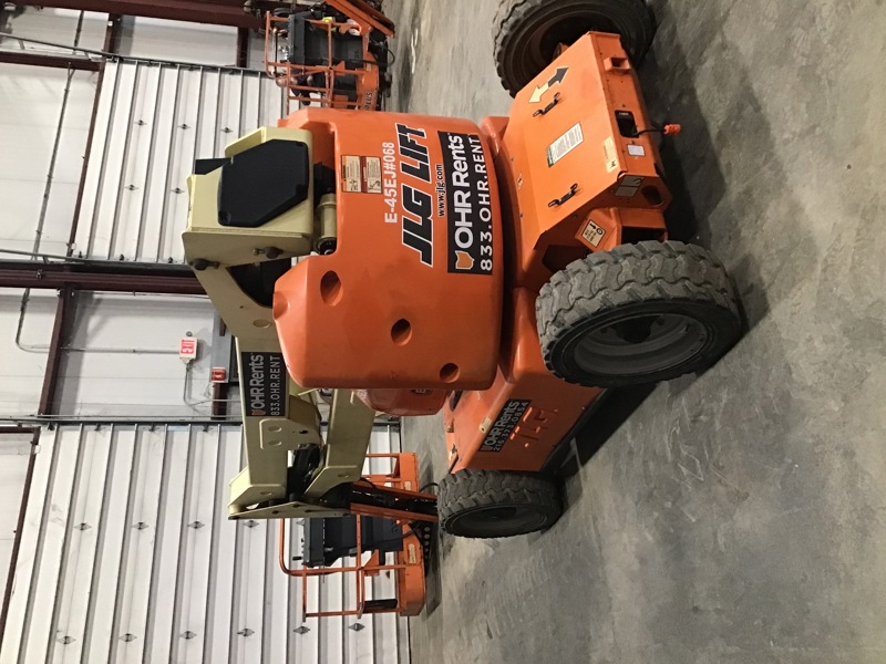 2014 JLG E450AJ