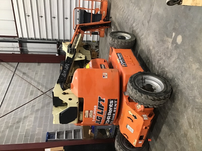 2014 JLG E450AJ