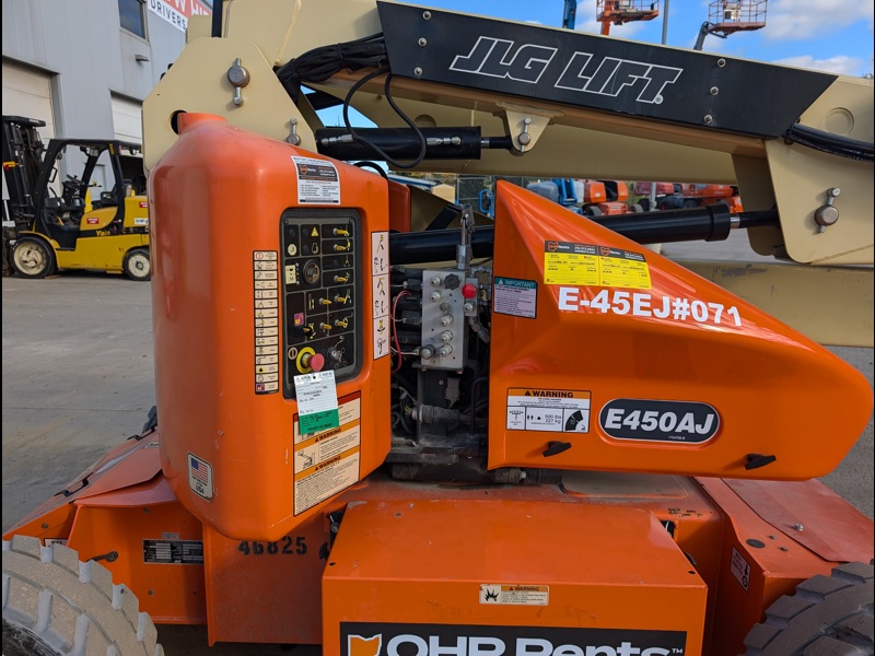 2016 JLG E450AJ