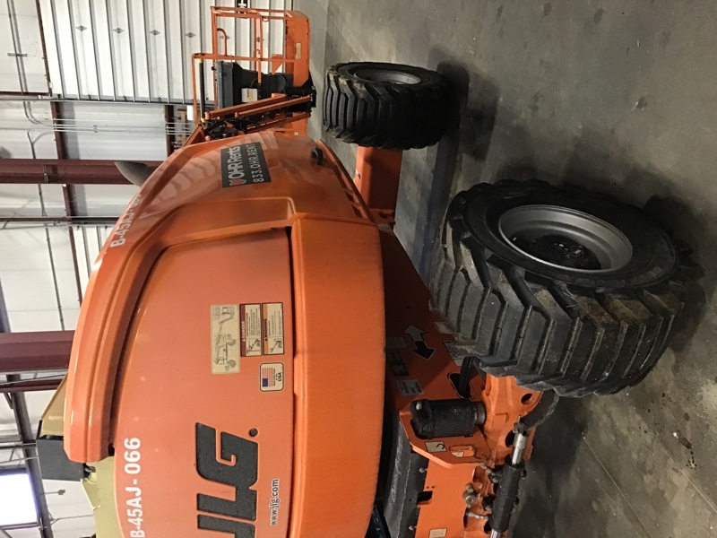 2017 JLG 450AJ