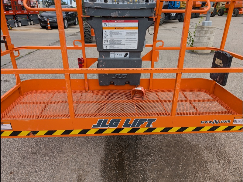 2017 JLG 660SJ