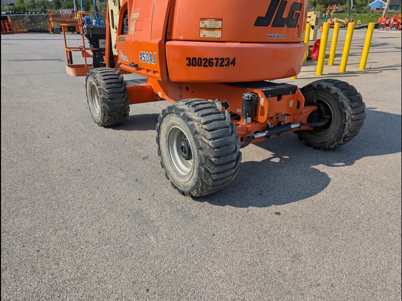 2019 JLG 450AJ