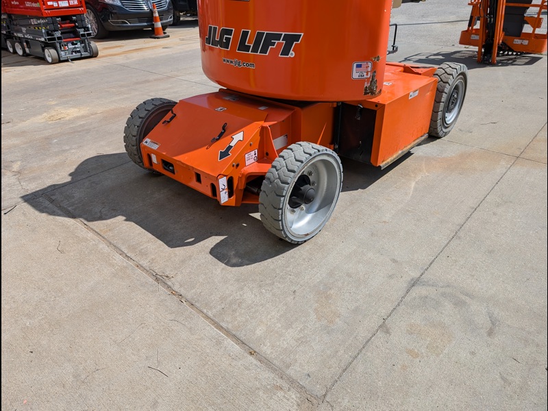 2017 JLG E400AJPN