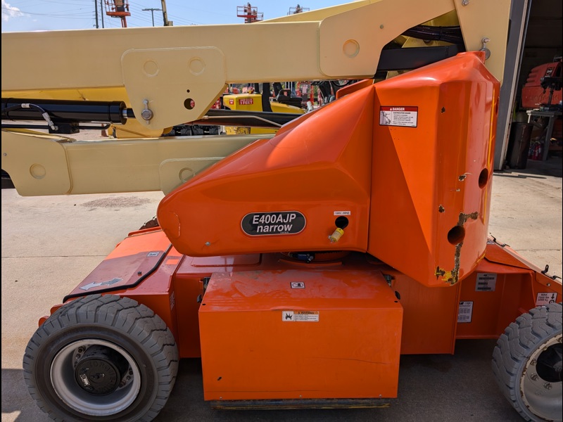 2017 JLG E400AJPN