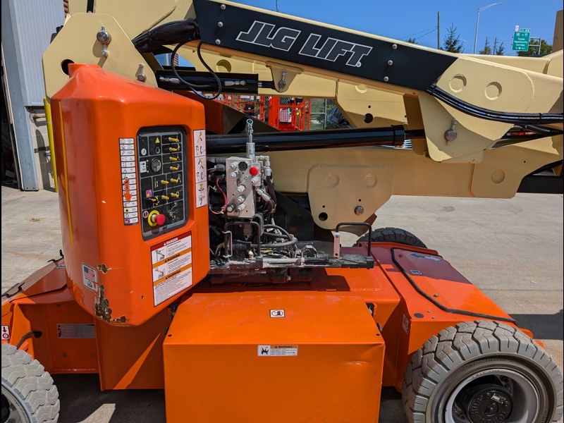 2017 JLG E400AJPN