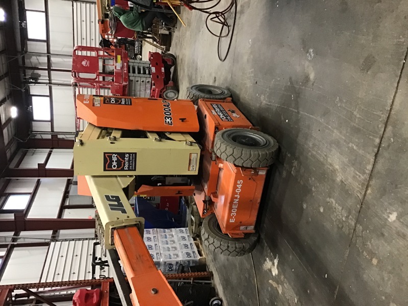 2017 JLG E300AJP