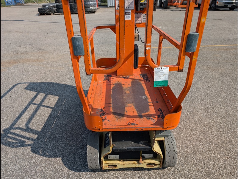 2013 JLG 1230ES