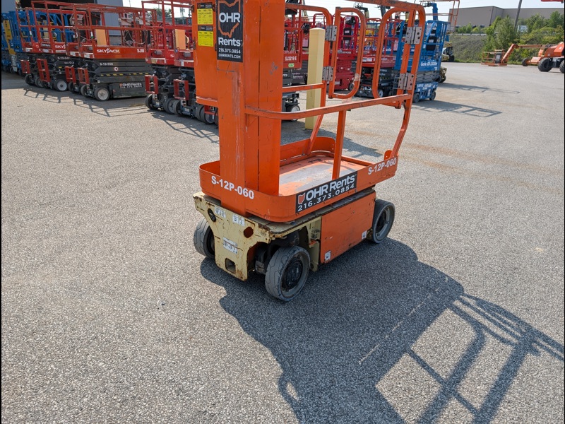 2013 JLG 1230ES