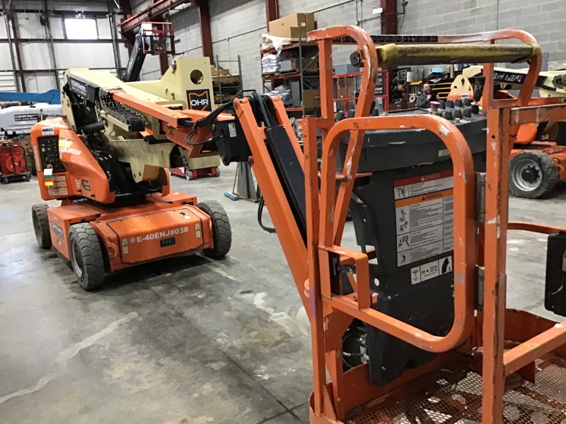 2017 JLG E400AJPN