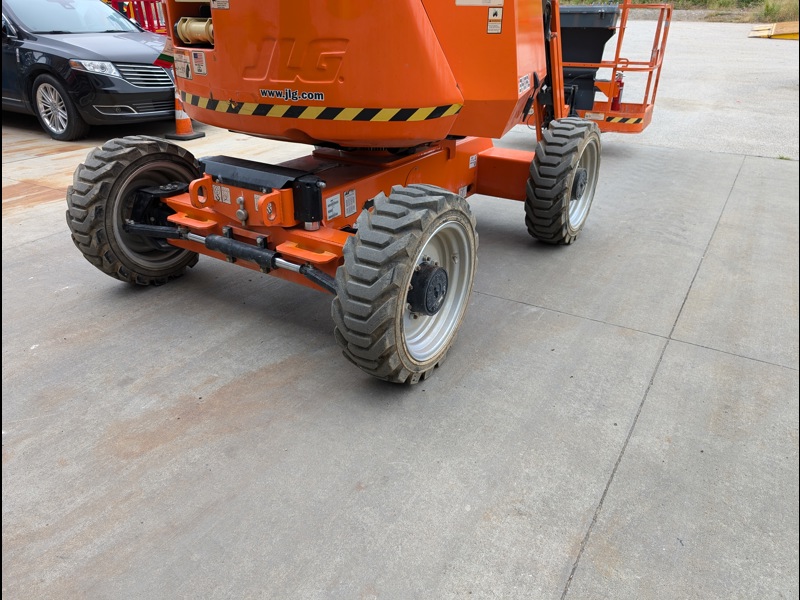 2022 JLG 340AJ