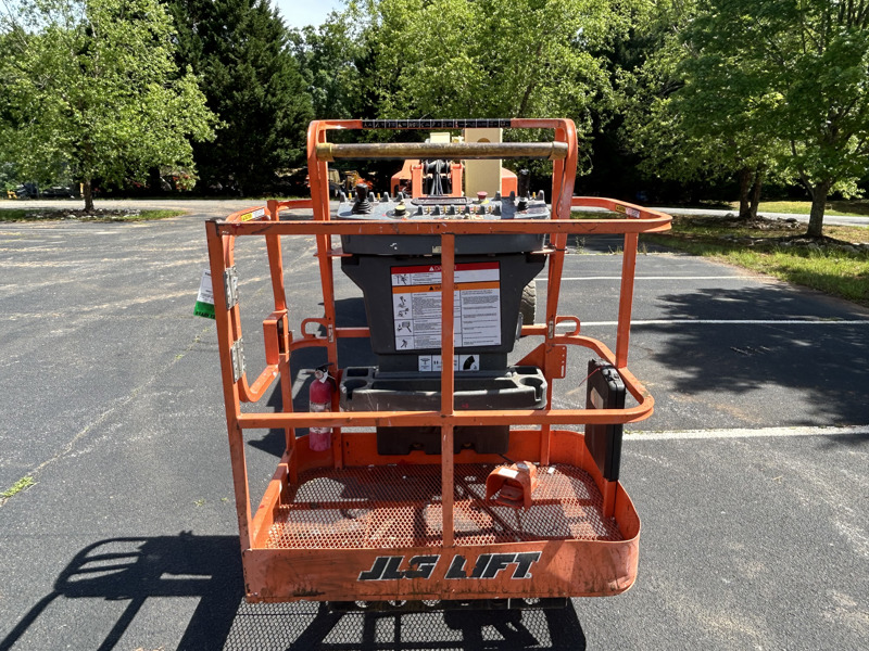 2017 JLG E400AJPN