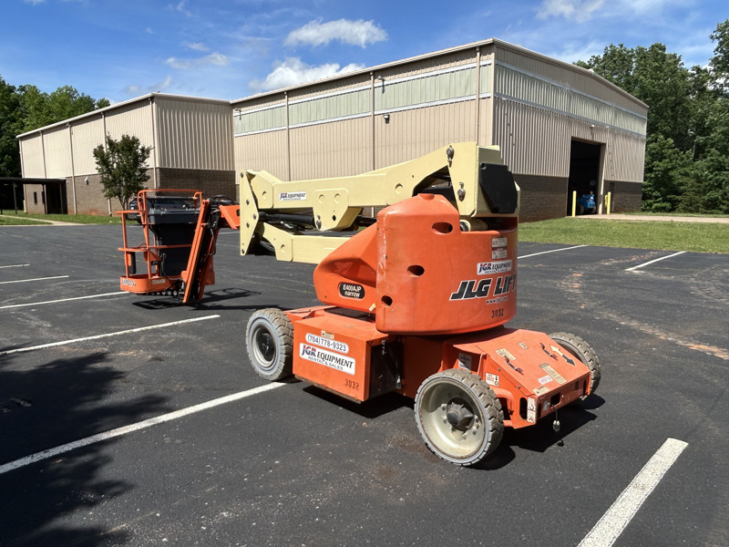 2017 JLG E400AJPN