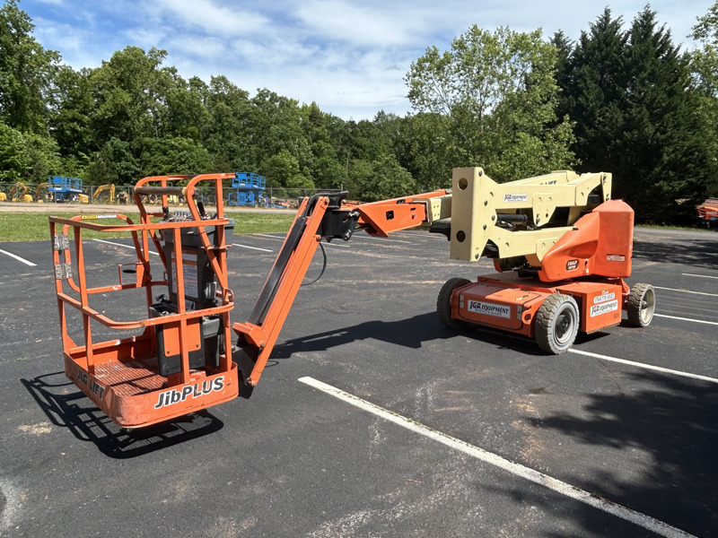 2017 JLG E400AJPN