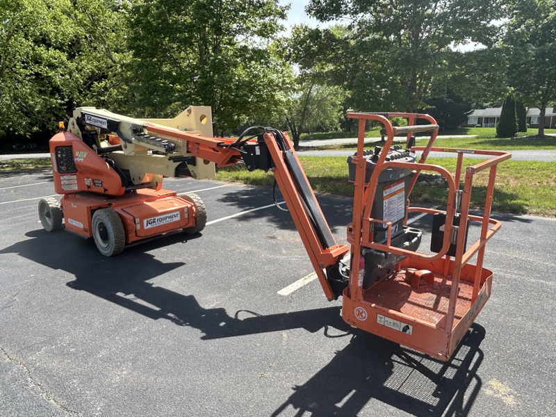 2017 JLG E400AJPN