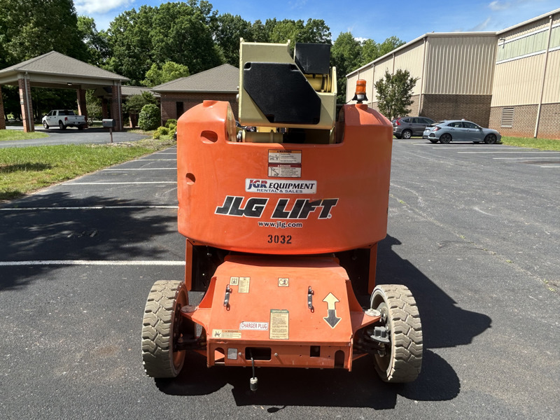 2017 JLG E400AJPN