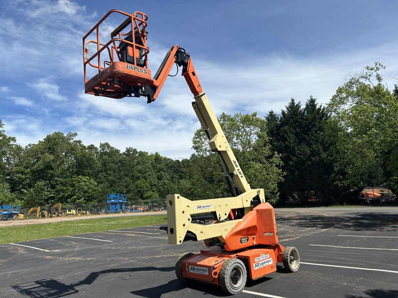 2017 JLG E400AJPN